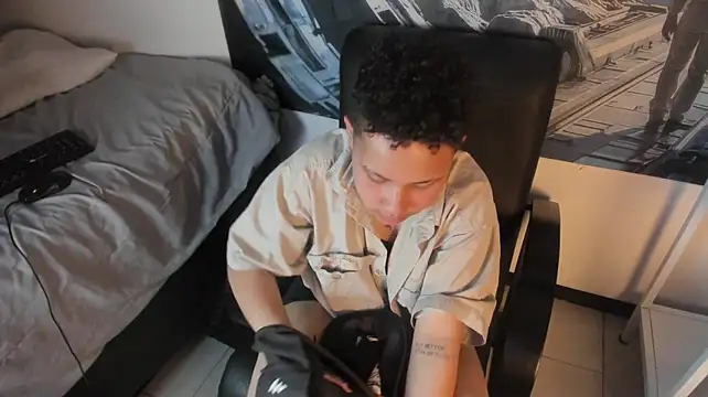 BullSmoke19 Live XXX Chat
