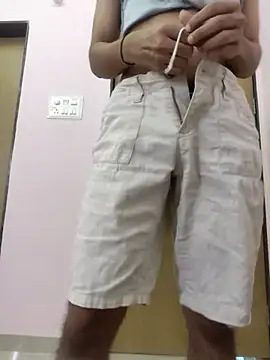 PuneRajaのライブXXXチャット