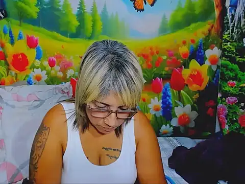 indianroxy's Live XXX Chat