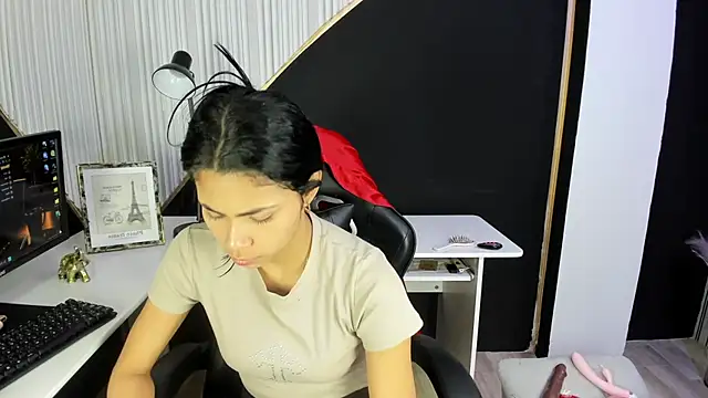 Ammy_Woodd Adlı Modelin Canlı XXX Sohbeti