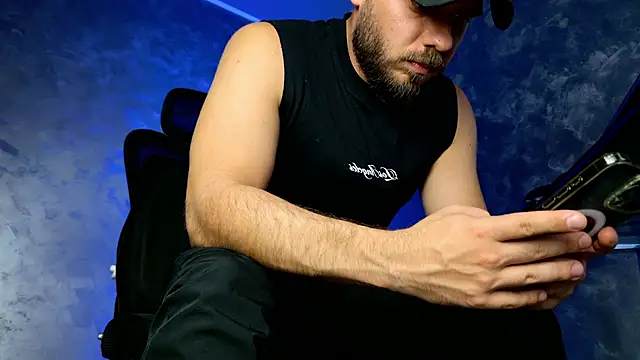 צ'אט XXX בשידור חי של CLOUDYJULIUS