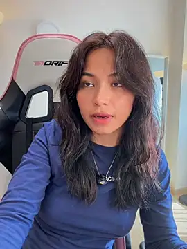 Adriennesexxx's Live XXX Chat