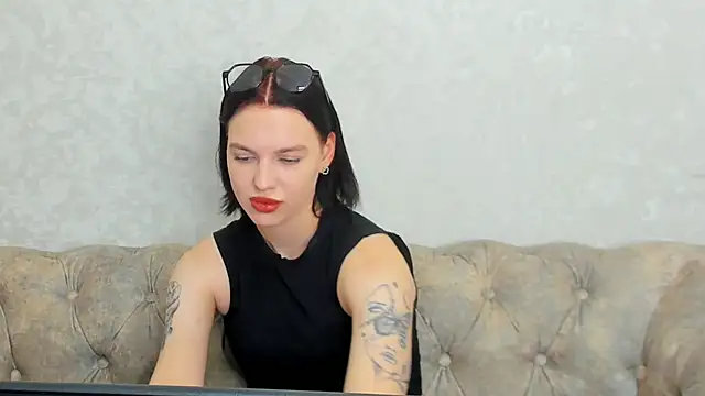 Chat +18 de Nora_Finch ao vivo
