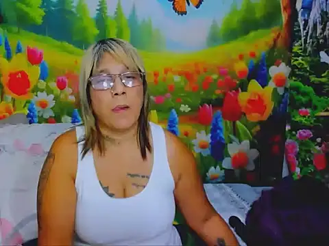 indianroxy's Live XXX Chat