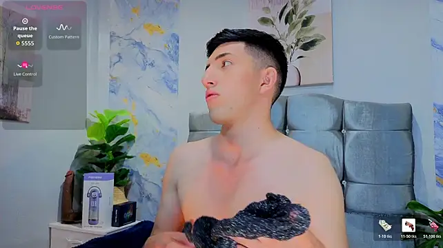 Un_Sluttyy Adlı Modelin Canlı XXX Sohbeti