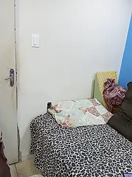 Chat +18 de QueenLorena25 ao vivo