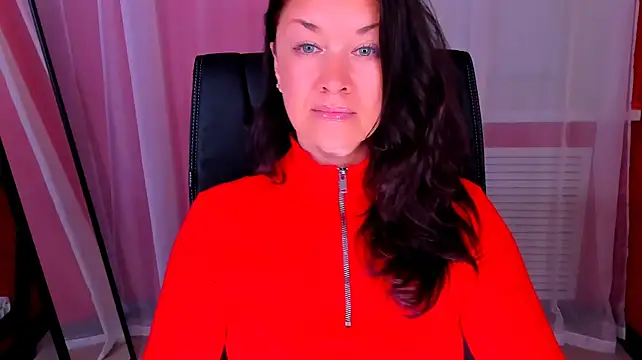 AnaMills Adlı Modelin Canlı XXX Sohbeti