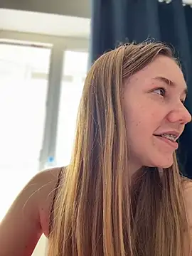 MilaMoone Chat XXX live