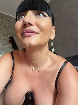 XXX chat uživo modela MysticCleo