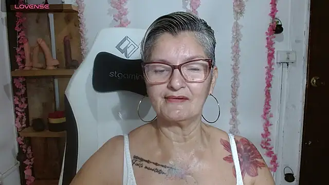 bety-cum2 élő XXX-chatje