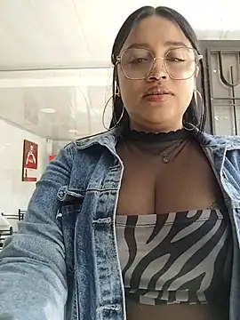Outdoors-Mia_Khalifa: онлайн-секс-чат