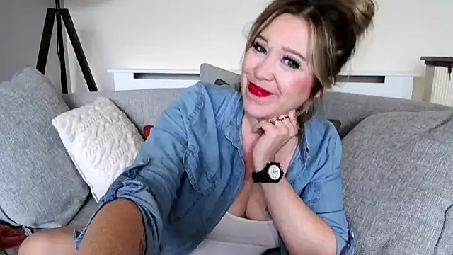 Czat XXX na żywo – MissHoneyPenny