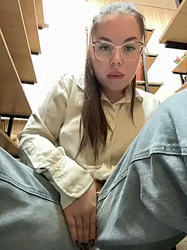 MeliMoon XXX чат на живо