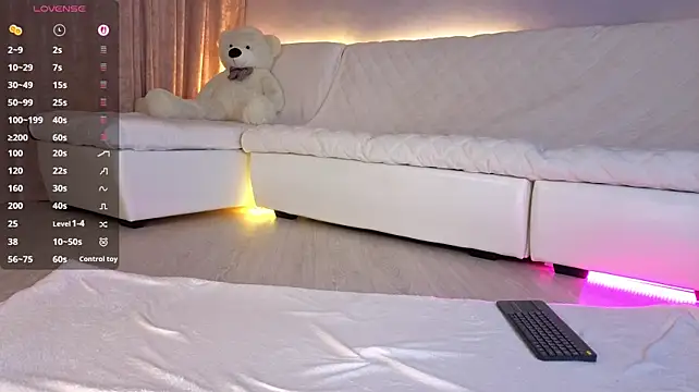 XXX chat uživo modela Ellijoys