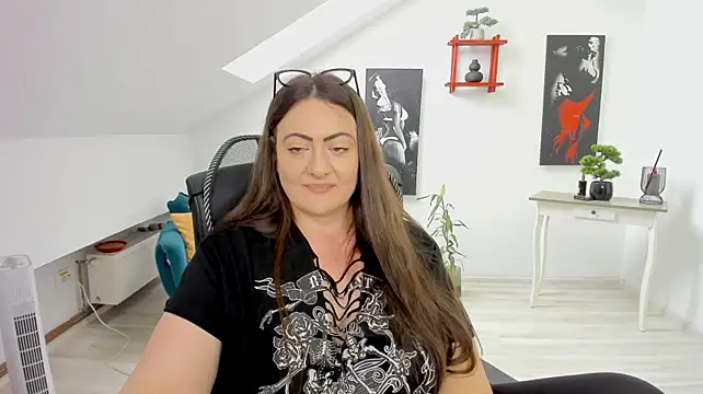 MistressDarrah Adlı Modelin Canlı XXX Sohbeti