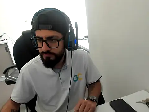 Show modela BryanPalogrande na web-kameri