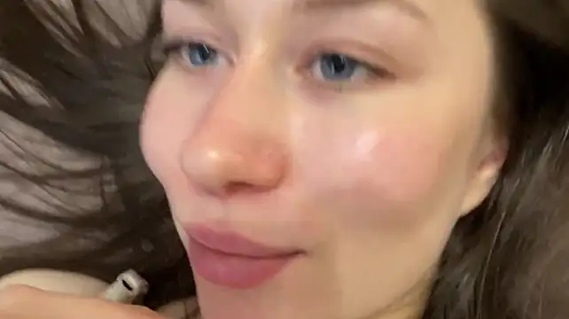 XXX chat uživo modela CurlyChurch