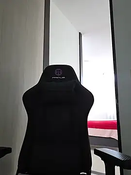 miaeyex XXX чат на живо