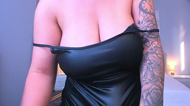 Amy-Officee Webcam-Show