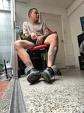 AlphaMasterXxx's Live XXX Chat