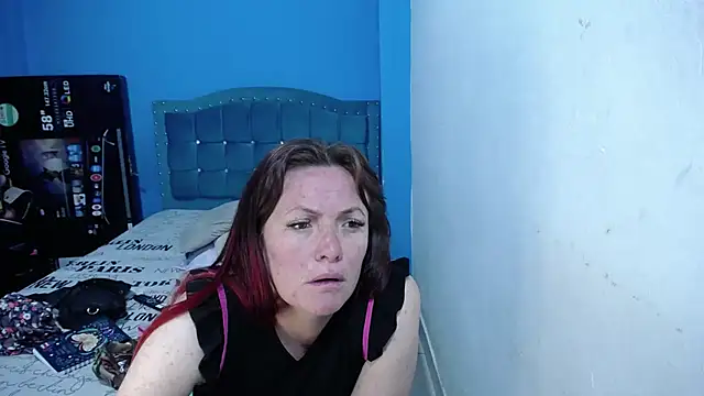 צ'אט XXX בשידור חי של carolinhe26