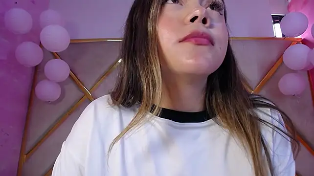 Sara_Harris7 Adlı Modelin Canlı XXX Sohbeti