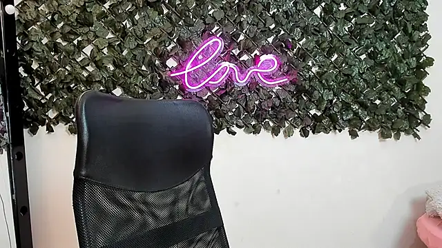 DestinyHills' Live XXX Chat