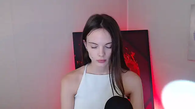 Chat +18 de Ariella_ari ao vivo