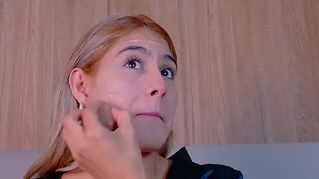 ZoehAngel élő XXX-chatje