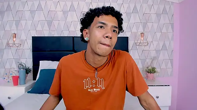MarckThompsonn Live XXX-Chat