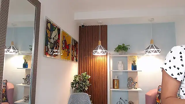 _Lucy_Grey_ Adlı Modelin Canlı XXX Sohbeti