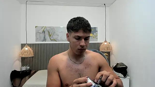 AlessandroFranco's Live XXX Chat