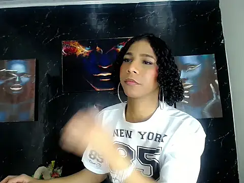Brittany_Queen_ Live XXX-chat