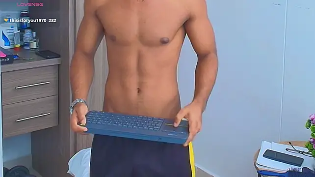 cassian_gold Adlı Modelin Canlı XXX Sohbeti