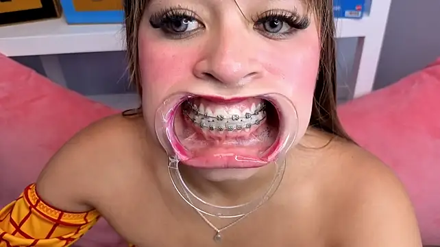 Živý XXX chat miss__evolet