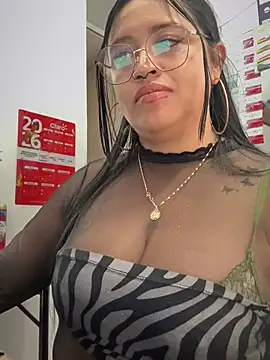 Outdoors-Mia_Khalifa's Live XXX Chat