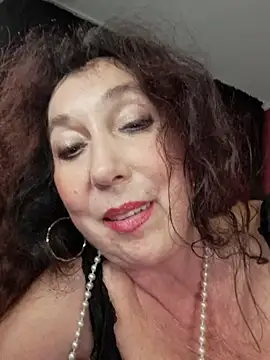 GypsyEsmeralda 即時 XXX 聊天