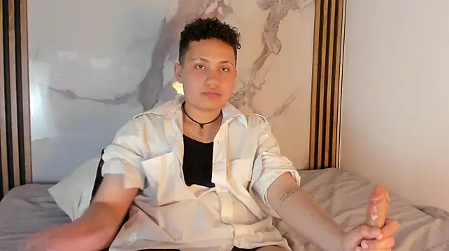 BullSmoke19 Live XXX-Chat