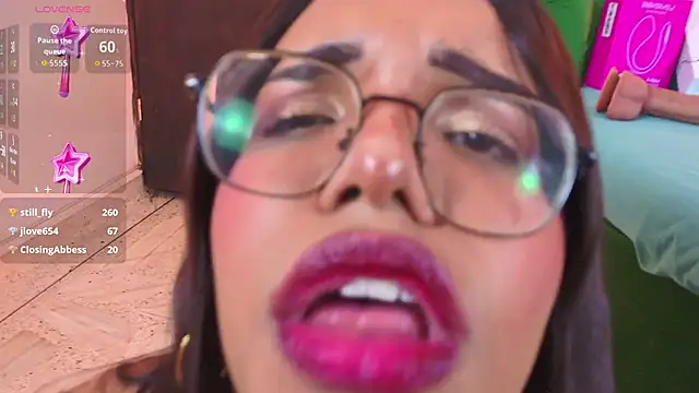Chat +18 de kendalrose_cr ao vivo