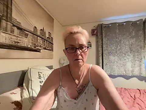 Curvy-Jinx – Live XXX-chat
