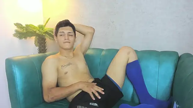 Chat +18 de Julian_Fiire ao vivo