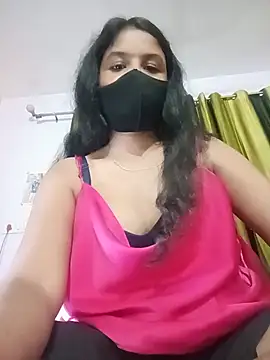 Queennayra12 Adlı Modelin Canlı XXX Sohbeti