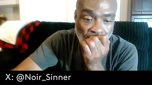 XXX chat uživo modela sinnernoir