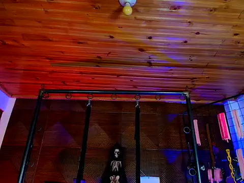 Lola_slavee's Live XXX Chat