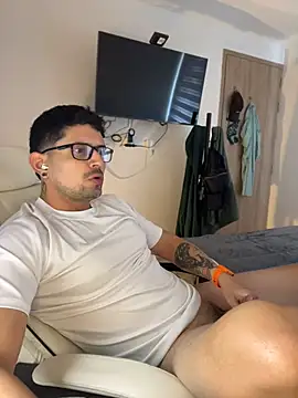 Chat +18 de TroyeKnight ao vivo