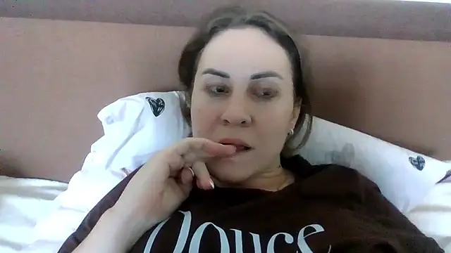 XXX chat uživo modela MeadowEyes