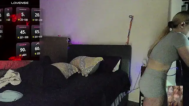 Blondiewithanass' Live XXX Chat
