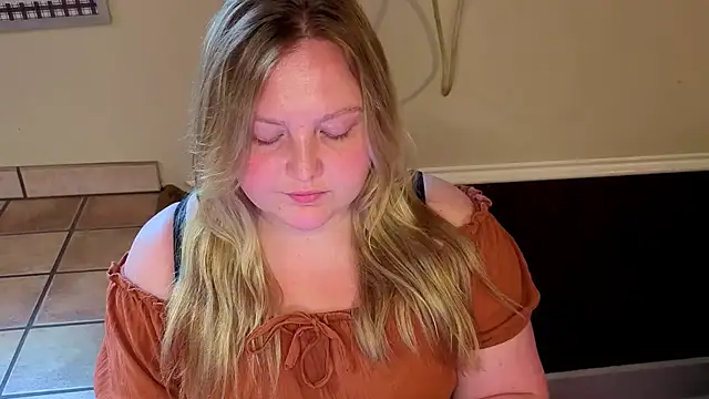 Phatassblonde's Live Chat Room