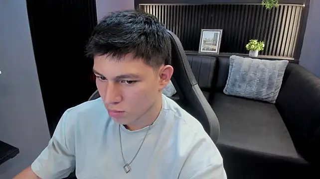 JamesCr_'s Live XXX Chat