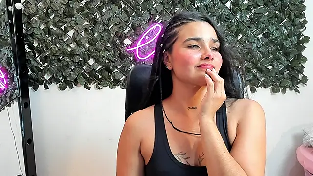 DestinyHills' Live XXX Chat
